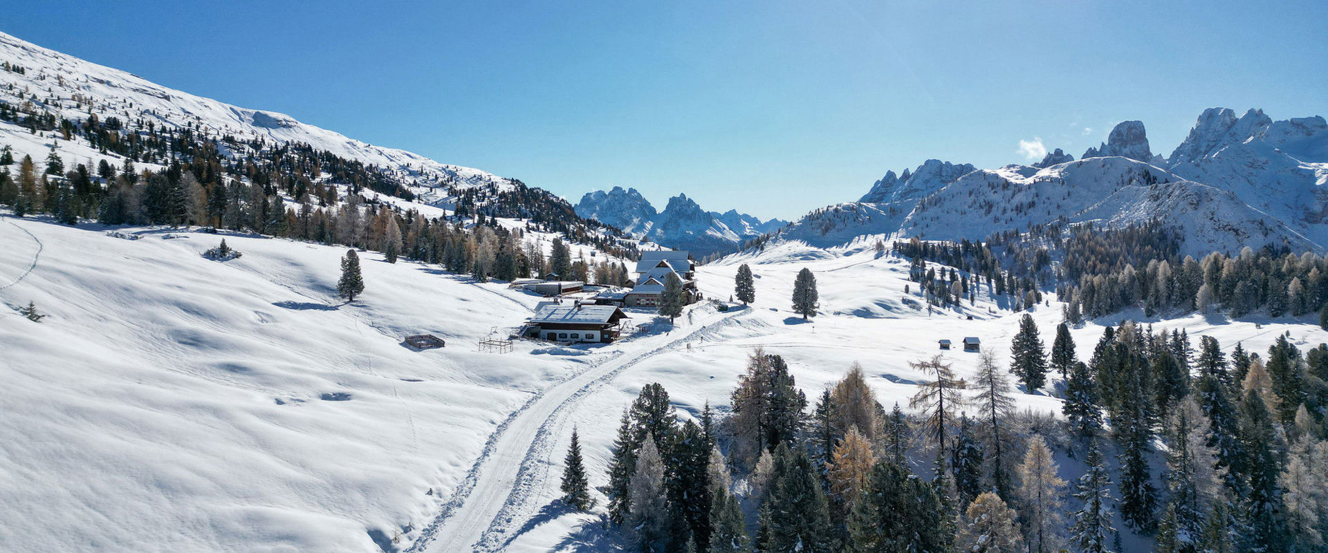 Schneebedeckte Winterlandschaft