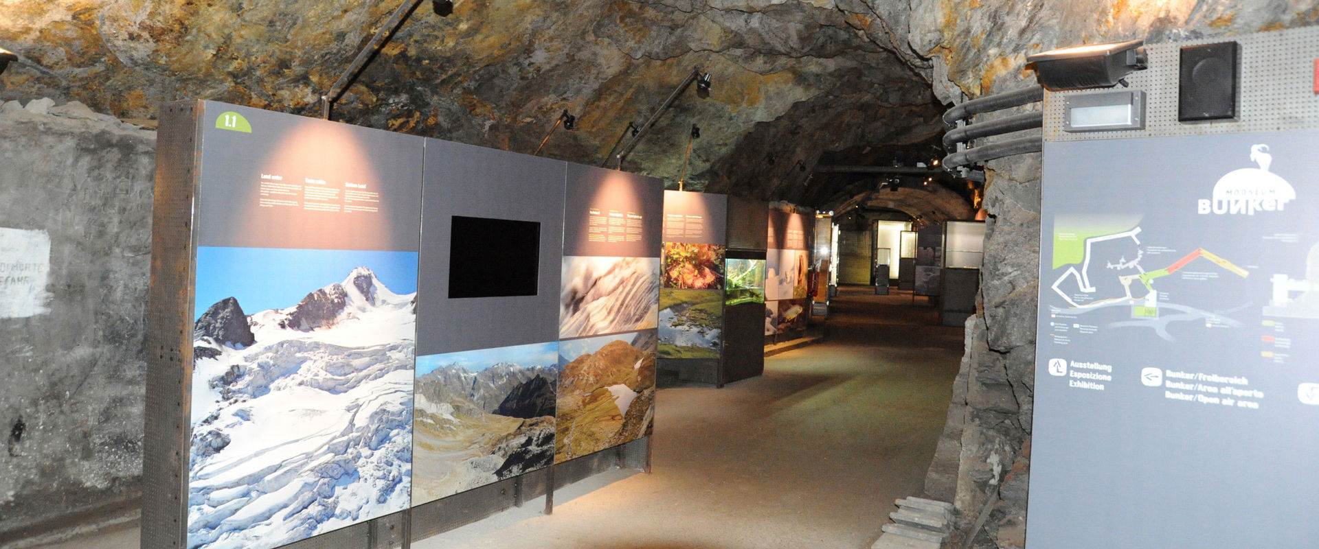 Bunker Mooseum in Moos in Passeier Schautafeln im Bunkermuseum.