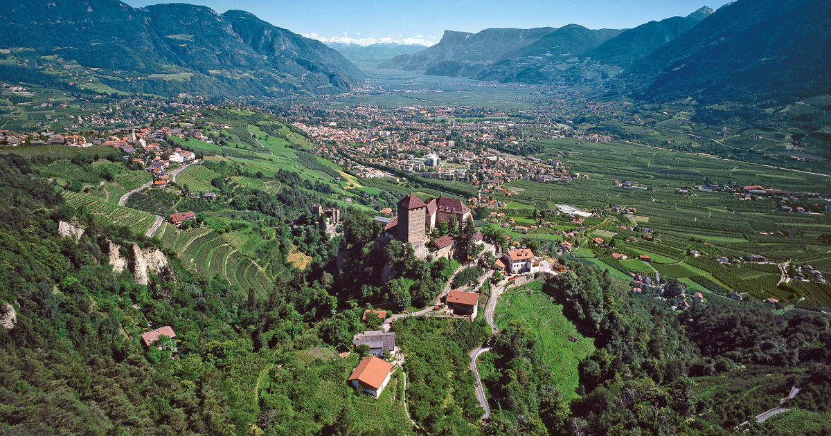 Webcam In Dorf Tirol Bei Meran Webcams Und Live Bilder Aus Sudtirol