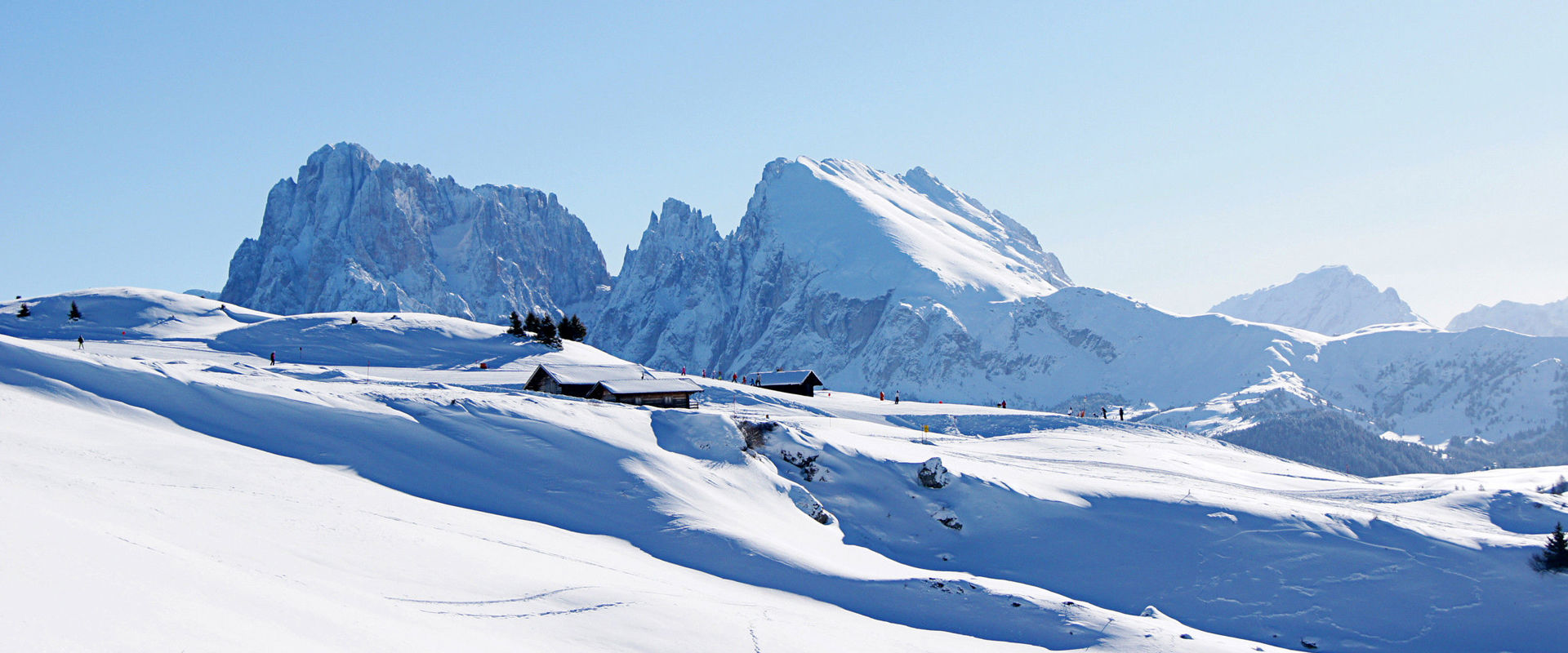 Seiser Alm im Winter Seiser Alm, mit Schnee bedeckt und Blick auf den Rosengarten.