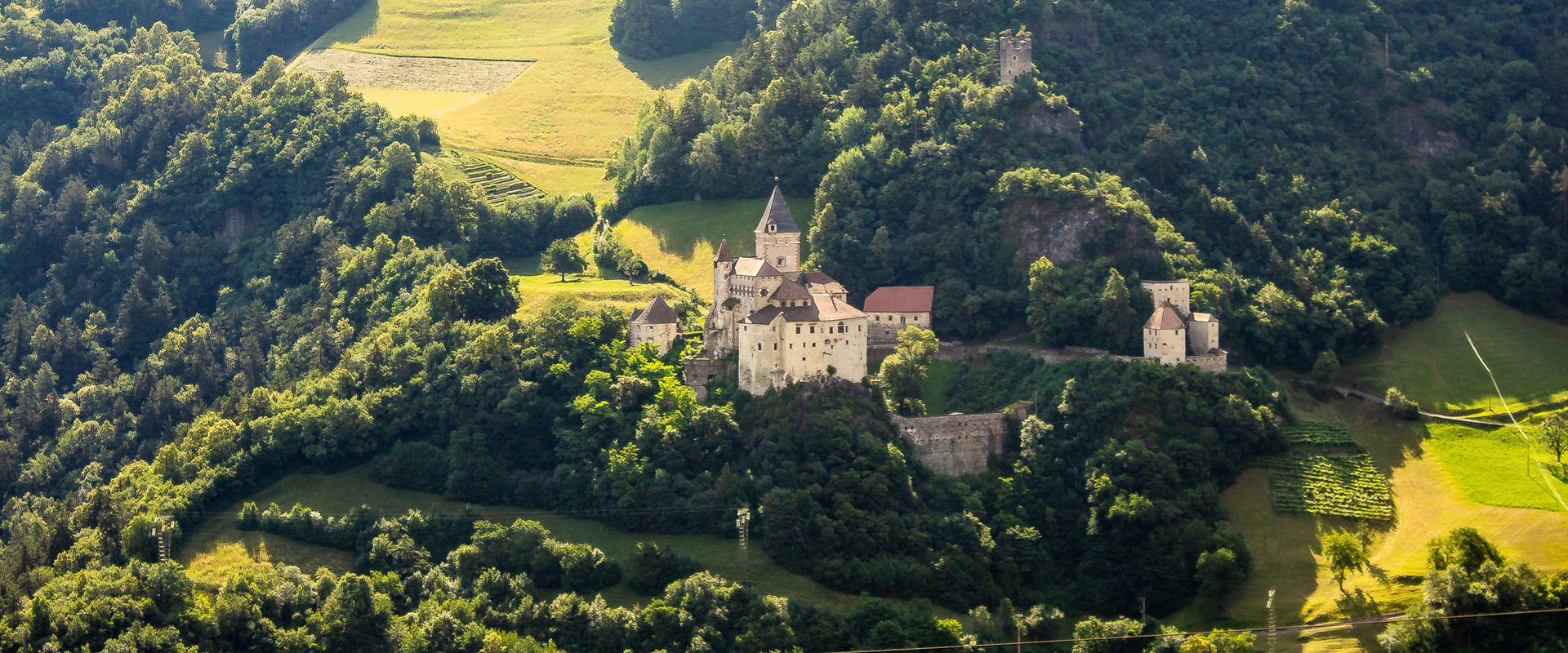 Waidbruck Blick auf die Trostburg bei Waidbruck im Eisacktal