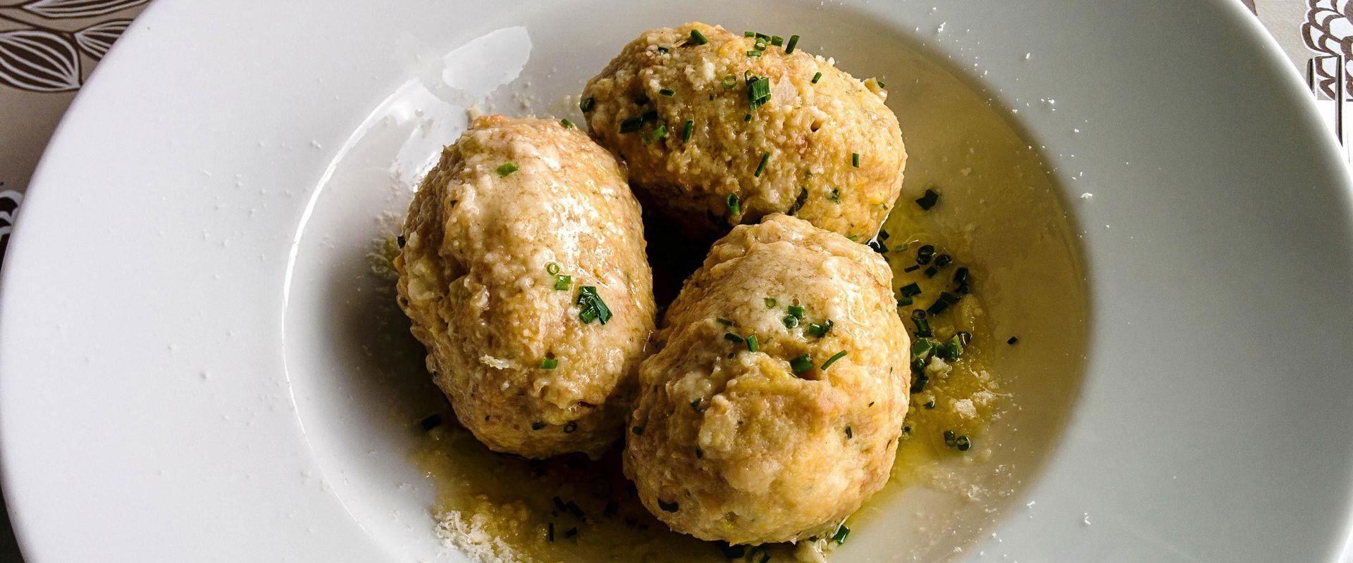 Graukäsenocken  3 Graukäsenocken in einem Teller.