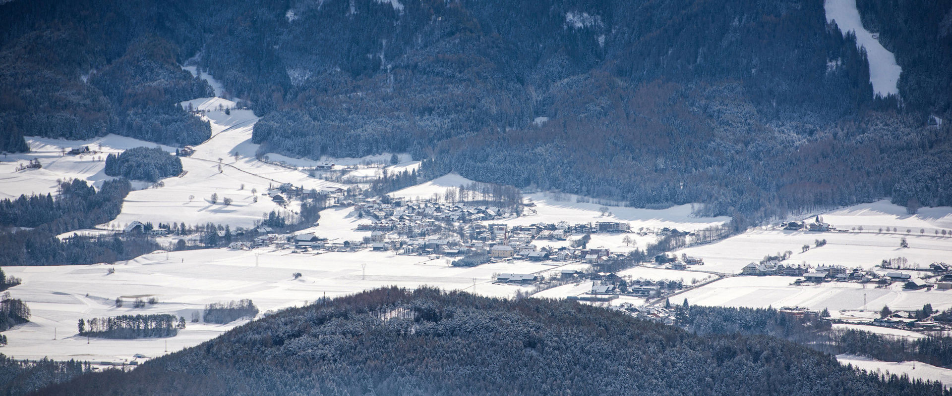 Reischach Blick auf Reischach mit Skipiste & Schnee