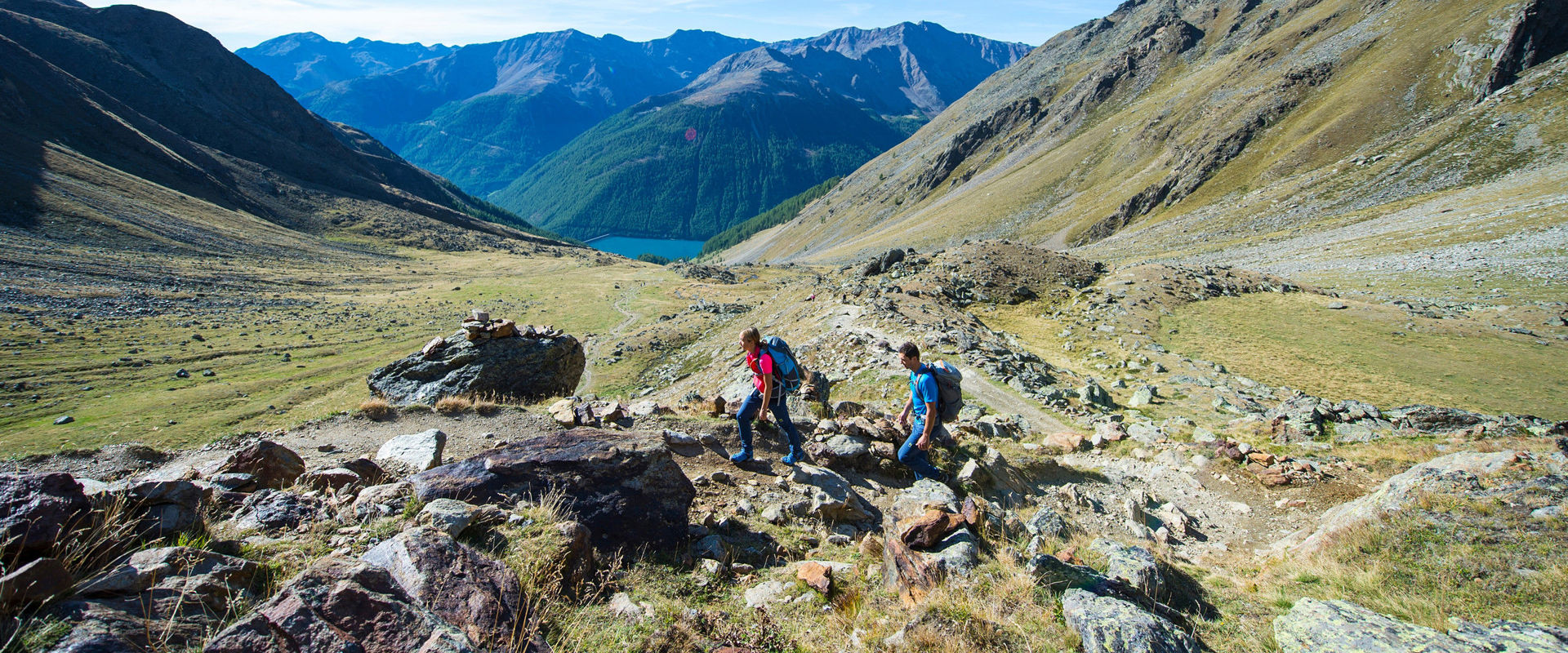 Hochtouren in Südtirol - Similaum Zwei Wanderer auf dem Similaum im Schnalstal.