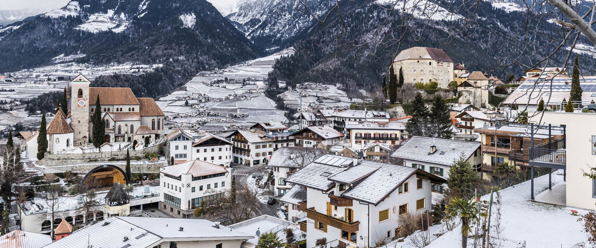 Schenna im Winter Schenna im Winter mit Schnee bedeckt.