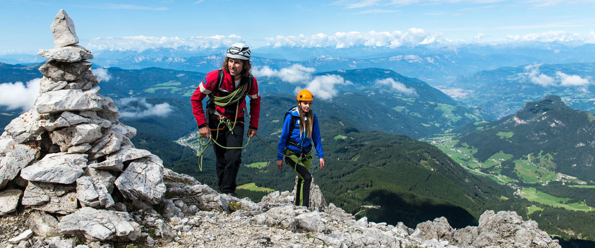 Kesselkogel Klettersteigs in Tiers Vater und Tochter beim Ausstieg des Kesselkogel Klettersteigs in Tiers - Seiser Alm.