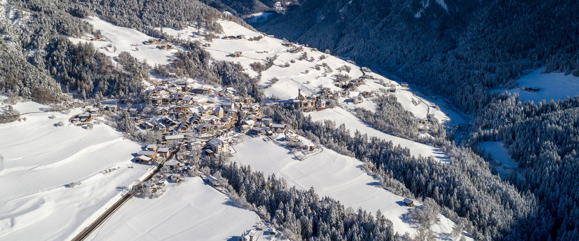 Tiers am Rosengarten Winterliches Panoramafoto von Tiers am Rosengarten und umliegender Bergwelt.