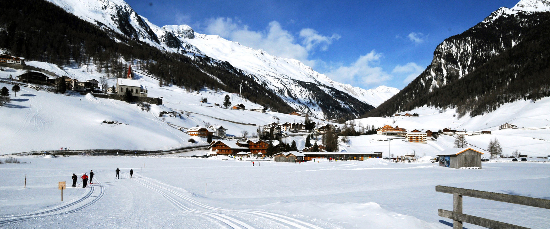 Rein in Taufers Rein in Taufers im Winter mit Blick auf die Pistenloipe