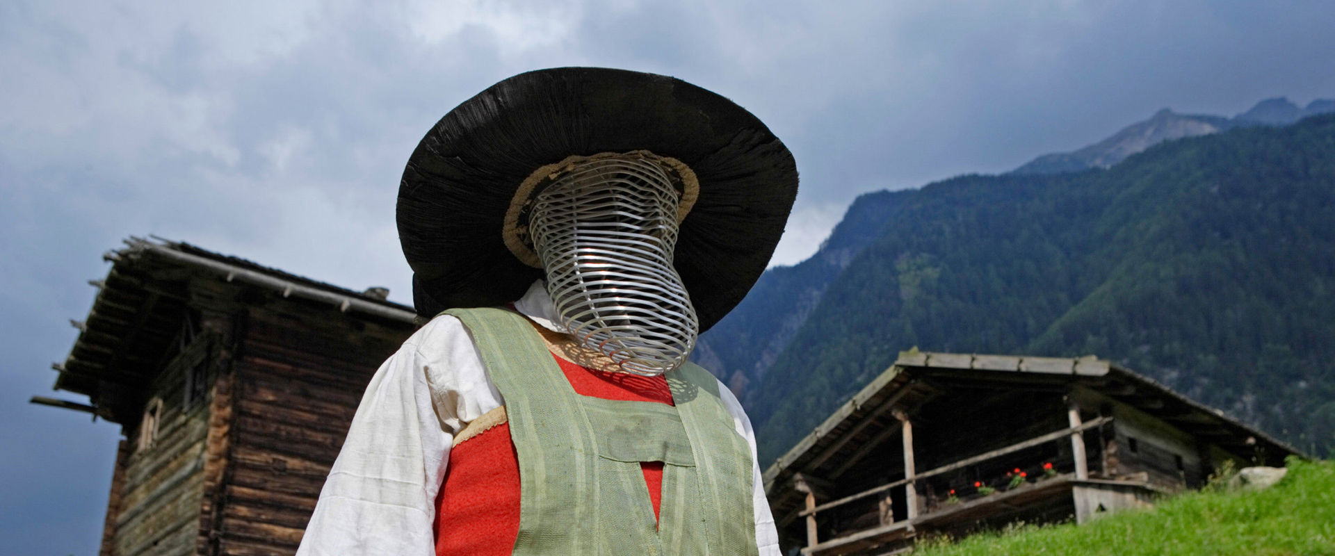 Andreas Hofer Statue in typischer Südtiroler Tracht.