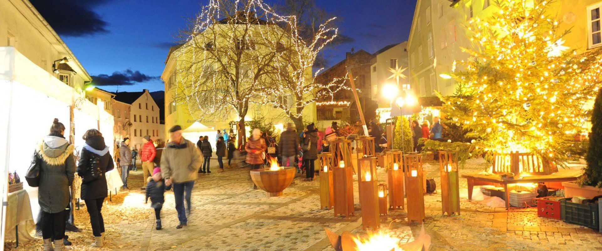 Laas im Winter Laaser Dorfplatz in Weihnachtsstimmung.