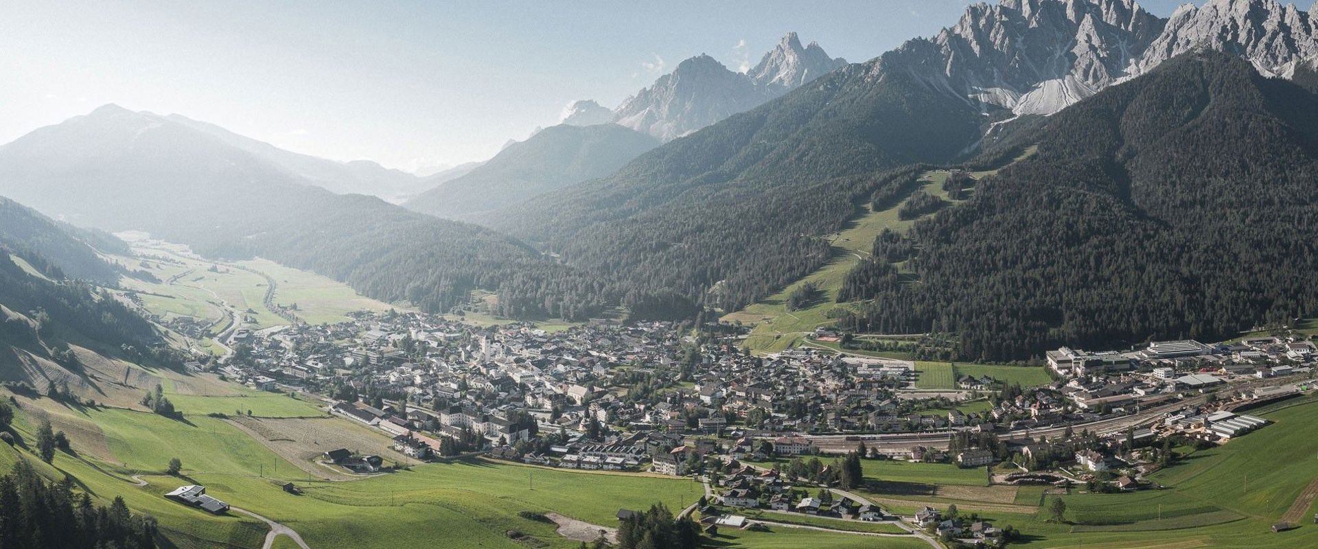 Innichen Blick auf Innichen & den Haunold im Sommer