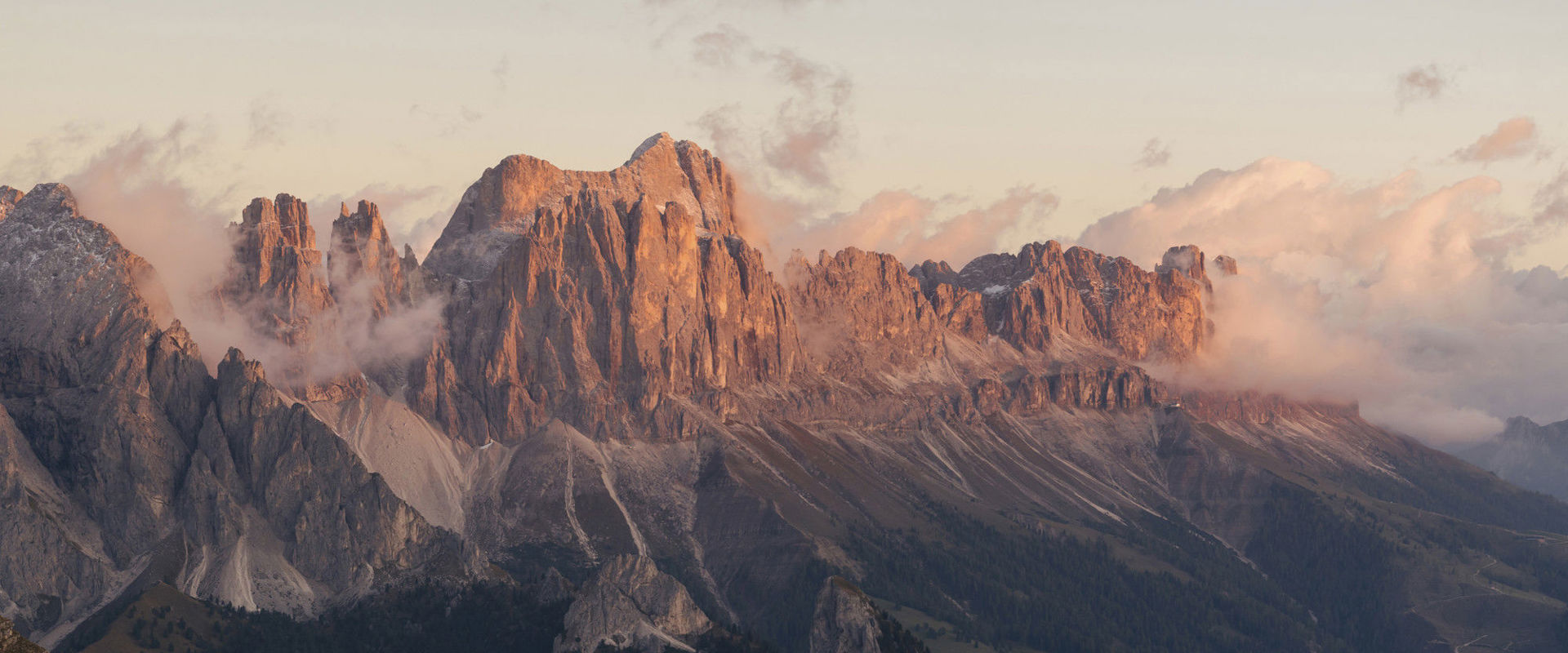 Rosengarten und Latemar Alpenglühen, Rosengarten und Latemar.