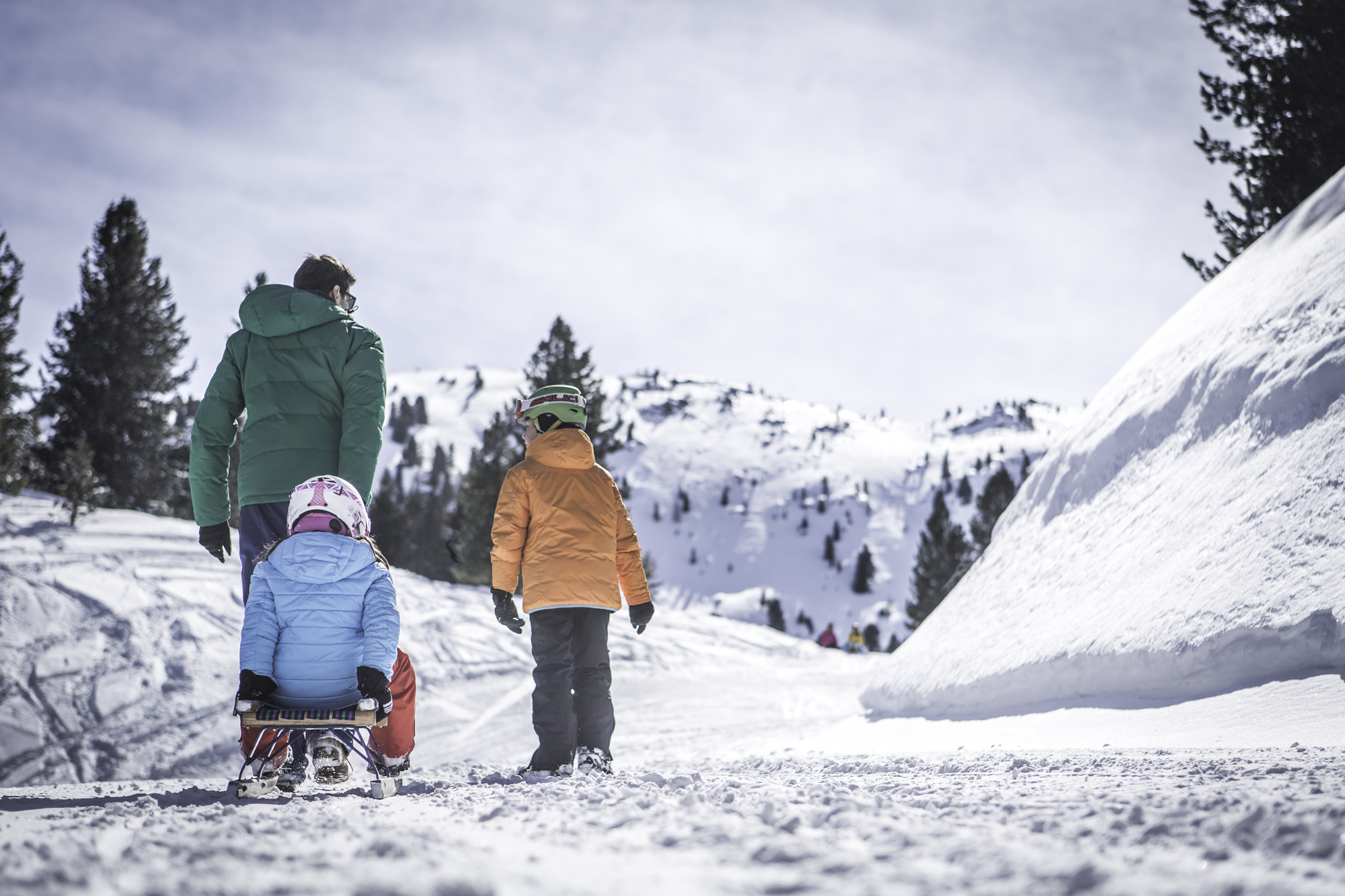 Familie auf der Rodelbahn des Speikboden.