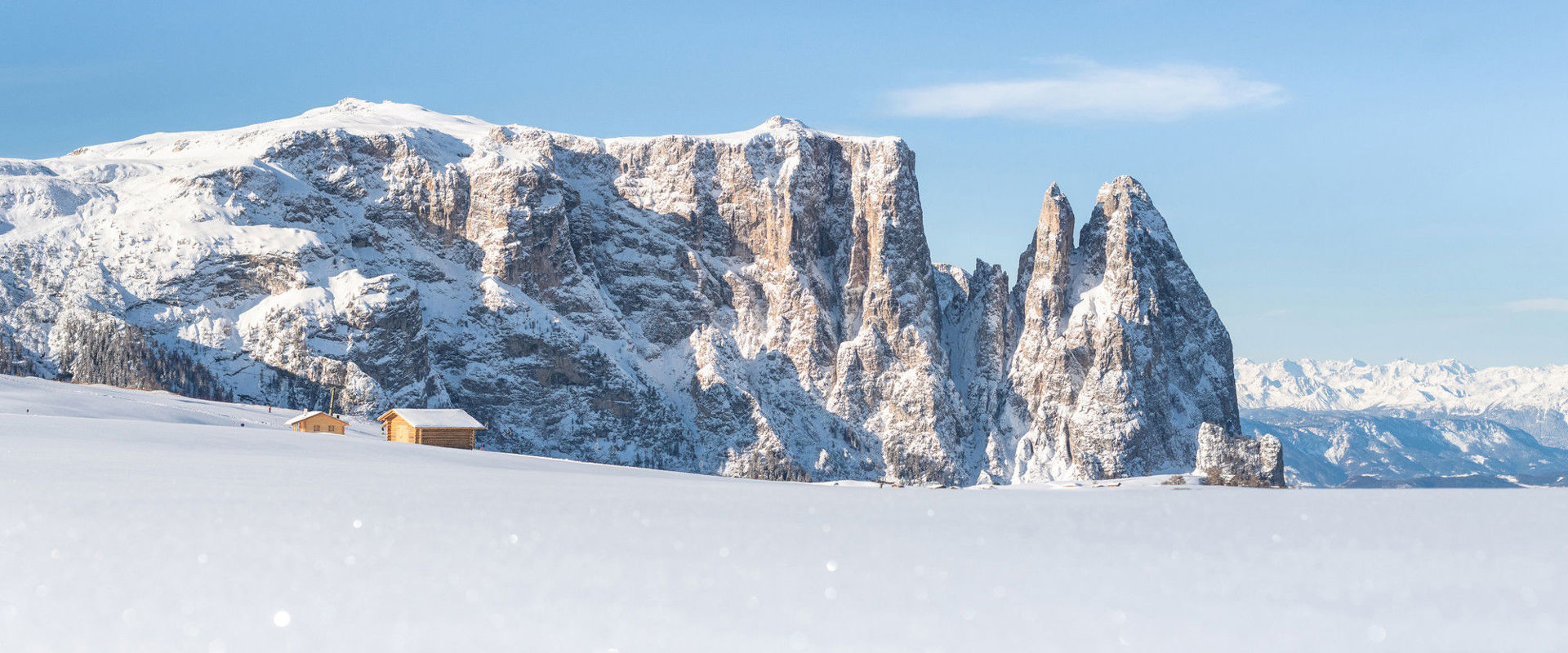 Winterlandschaft mit Blick auf den Dolomiten.