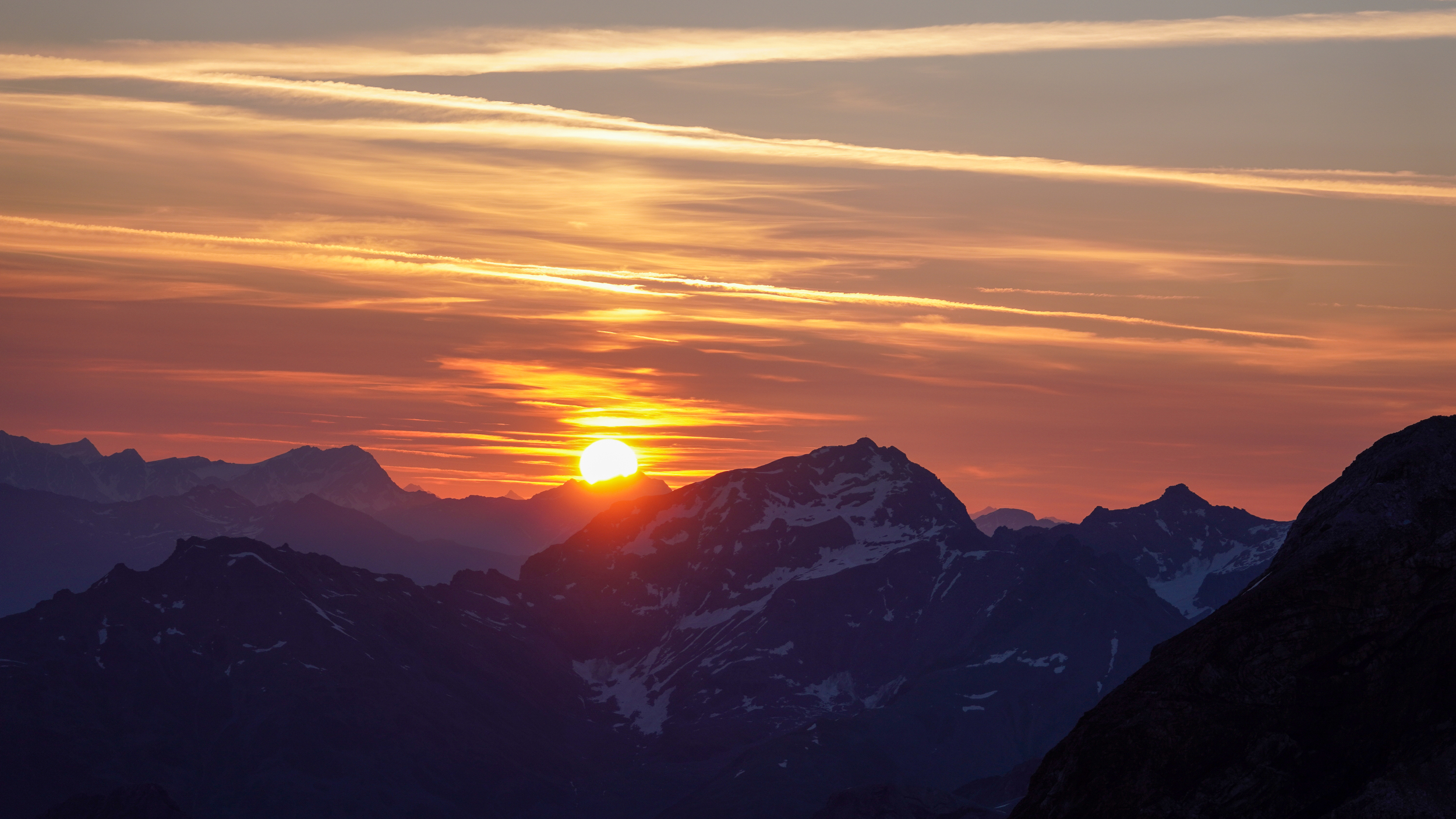Gipfel bei Sonnenaufgang