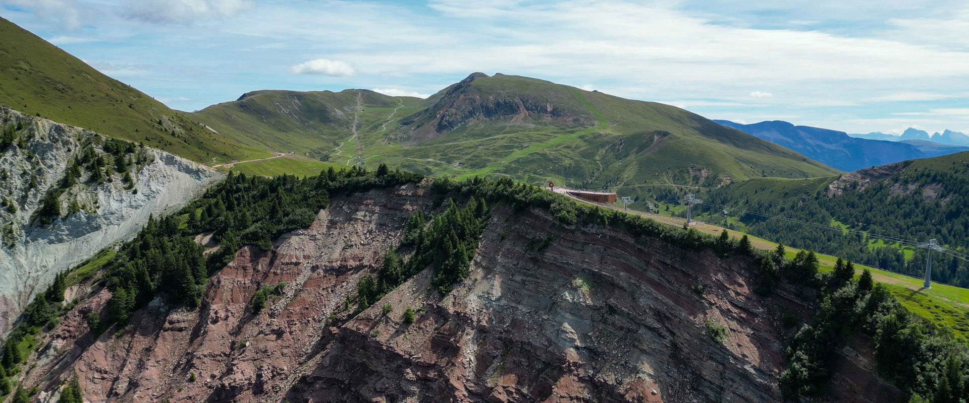 Die Kabinenbahn Naifjoch fügt sich fast nahtlos in die umliegende Natur ein.